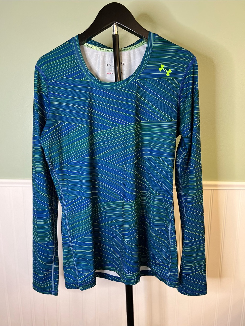 Under Armour Women’s LS Heat gear Compression Shirt - Teal & Neon Green. Size M